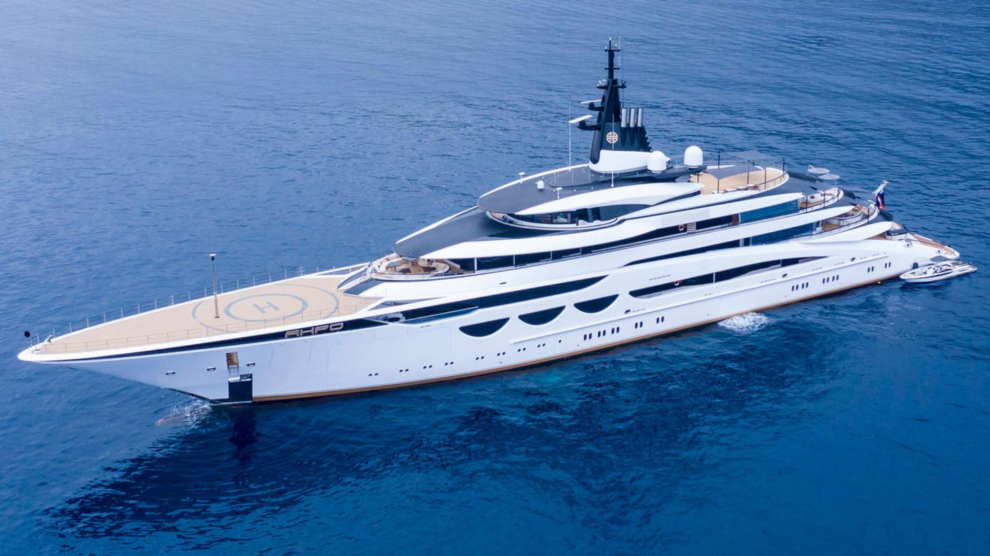 Die Faszination der Mega-Luxusyachten: Eleganz und Glamour auf hoher See